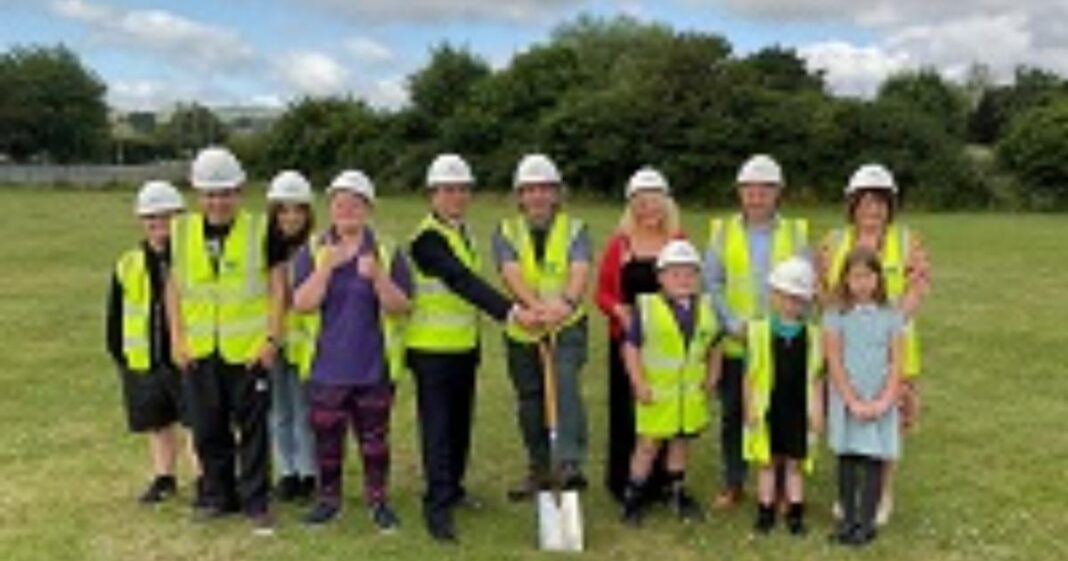 Ysgol Cedewain turf-cutting ceremony – Powys County Council